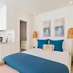 Lapa Getaway Studio With Swimming Pool