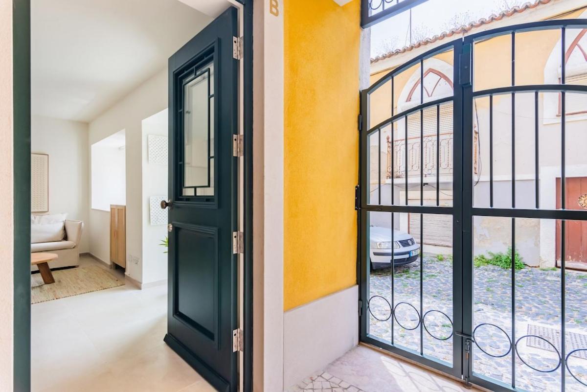 Apartment Lapa Getaway With Swimming Pool Lisbon